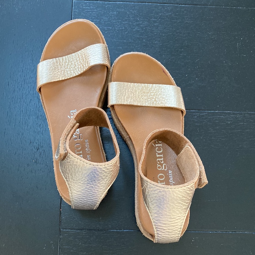 Pedro Garcia Gold Leather Sandals. Made in Spain. EU 36